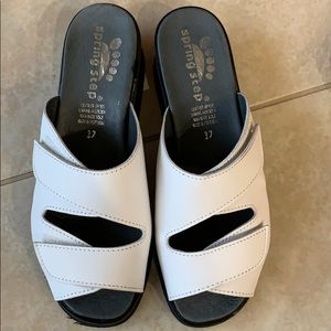 SPRING STEP white leather wedge sandal